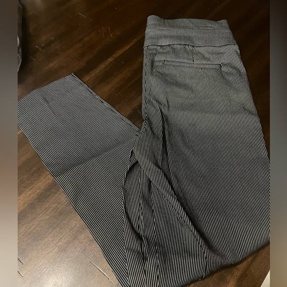 Leighton Black White Stripe Skinny Ankle Pant - Picture 3 of 8